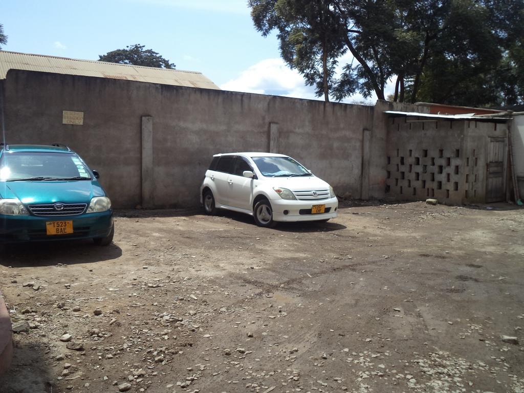 Arusha Tourist Inn Hotel ภายนอก รูปภาพ